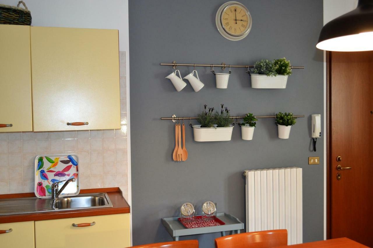 Torri Centro Apartment Torri Del Benaco Bagian luar foto