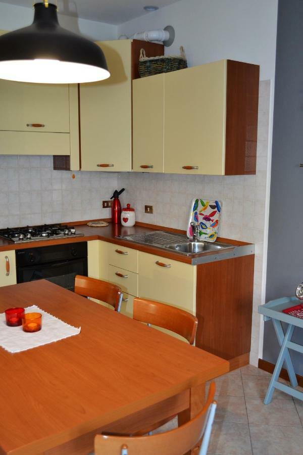 Torri Centro Apartment Torri Del Benaco Bagian luar foto