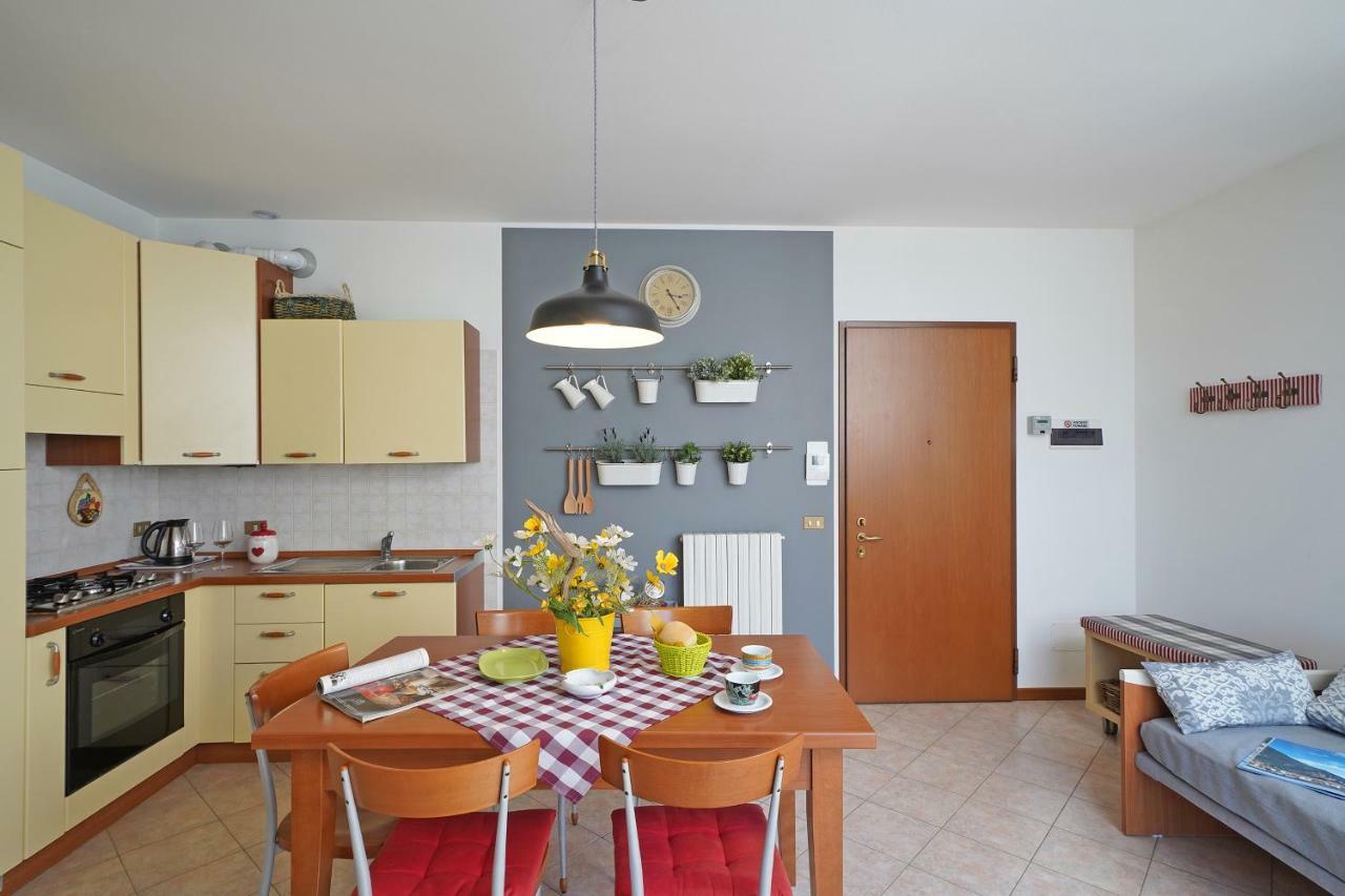 Torri Centro Apartment Torri Del Benaco Bagian luar foto