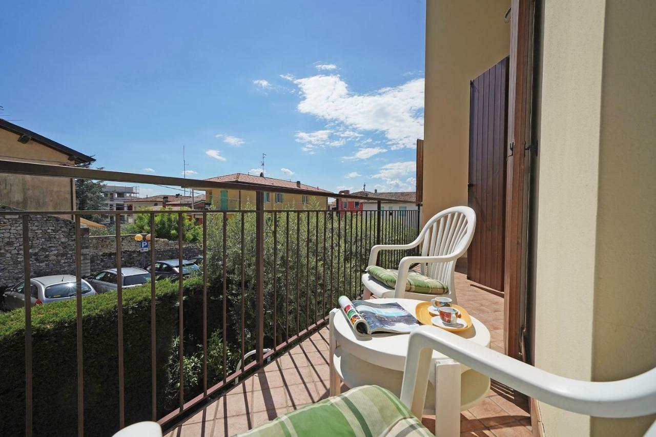 Torri Centro Apartment Torri Del Benaco Bagian luar foto