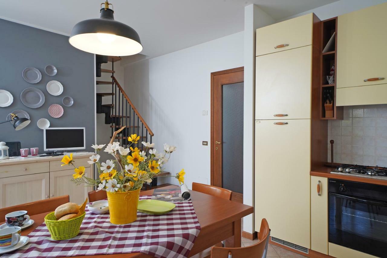 Torri Centro Apartment Torri Del Benaco Bagian luar foto