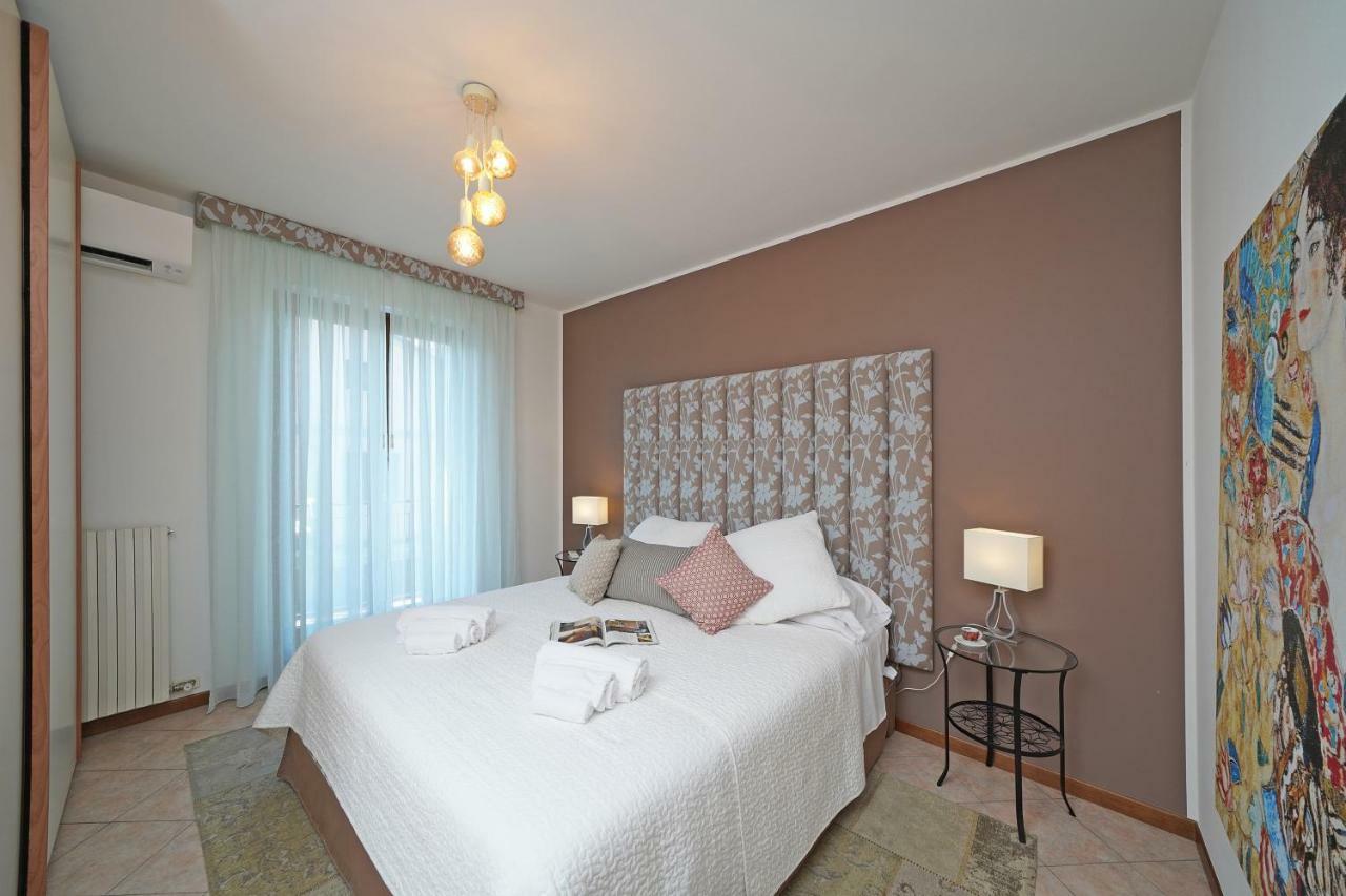 Torri Centro Apartment Torri Del Benaco Bagian luar foto