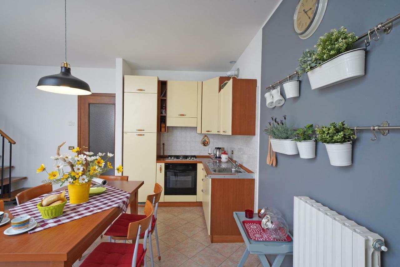 Torri Centro Apartment Torri Del Benaco Bagian luar foto