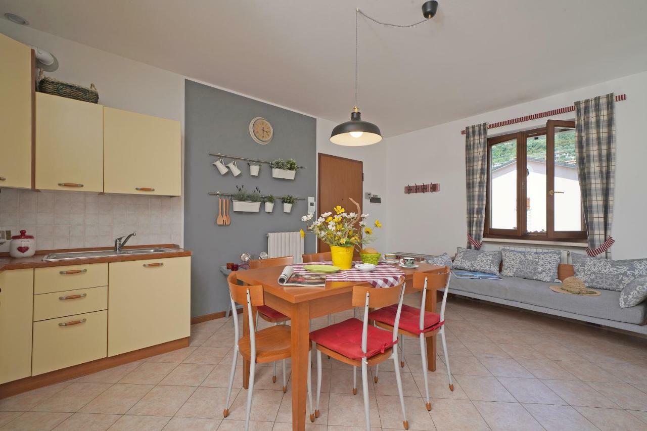 Torri Centro Apartment Torri Del Benaco Bagian luar foto