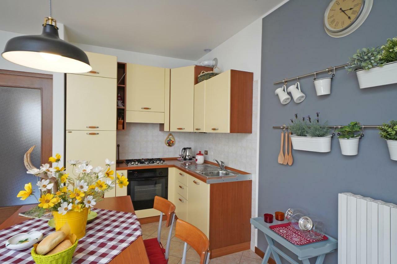Torri Centro Apartment Torri Del Benaco Bagian luar foto