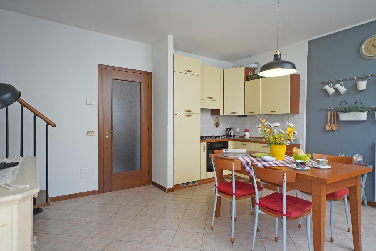 Torri Centro Apartment Torri Del Benaco Bagian luar foto